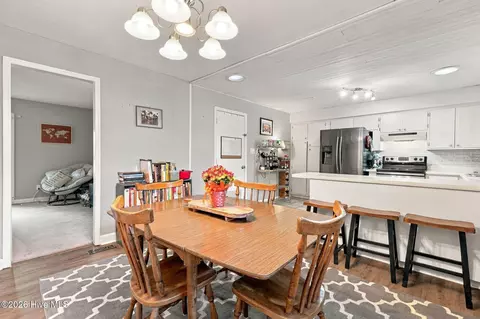 Dining - 309 Willowbrook Ct, New Bern, NC 28562 photo 2 of 2
