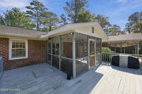 Exterior - 309 Willowbrook Ct, New Bern, NC 28562 photo 7 of 15