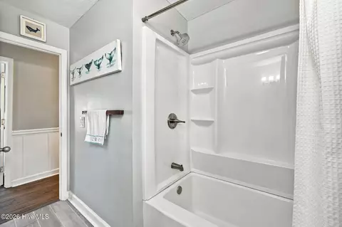 Bath - 309 Willowbrook Ct, New Bern, NC 28562 photo 2 of 4