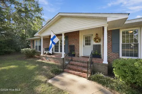 Exterior - 309 Willowbrook Ct, New Bern, NC 28562 photo 4 of 15