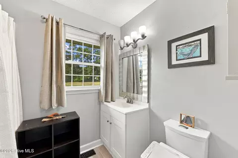 Bath - 309 Willowbrook Ct, New Bern, NC 28562 photo 1 of 4