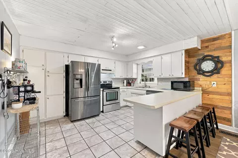 Kitchen - 309 Willowbrook Ct, New Bern, NC 28562 photo 1 of 4