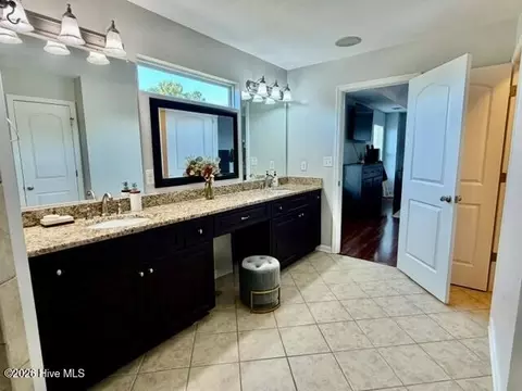 Bath - 607 Todd Rd, Martinez, GA 30907 photo 3 of 4