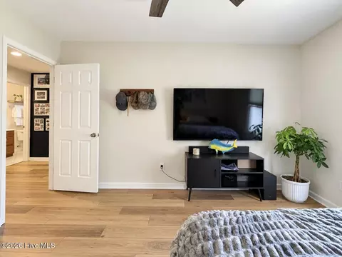 Bedroom - 305 Shearwater Dr, Hampstead, NC 28443 photo 3 of 7