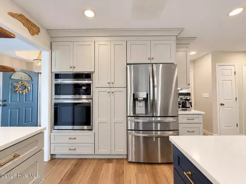 Kitchen - 305 Shearwater Dr, Hampstead, NC 28443 photo 5 of 5