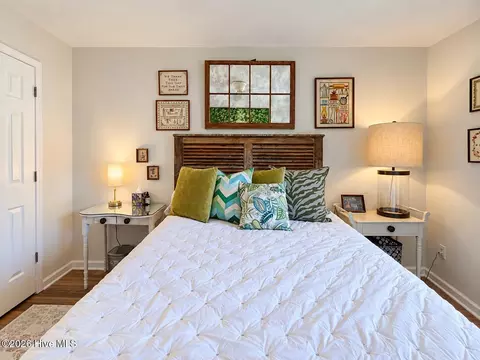 Bedroom - 305 Shearwater Dr, Hampstead, NC 28443 photo 5 of 7