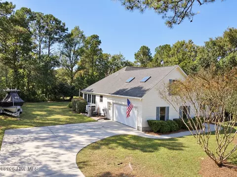Exterior - 305 Shearwater Dr, Hampstead, NC 28443 photo 1 of 2