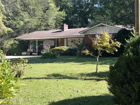 125 Pine Grove Dr, Andrews, NC 28901