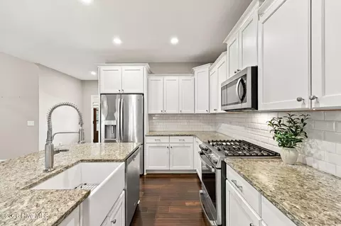 Kitchen - 28 Bedford Cir, Pinehurst, NC 28374 photo 3 of 4