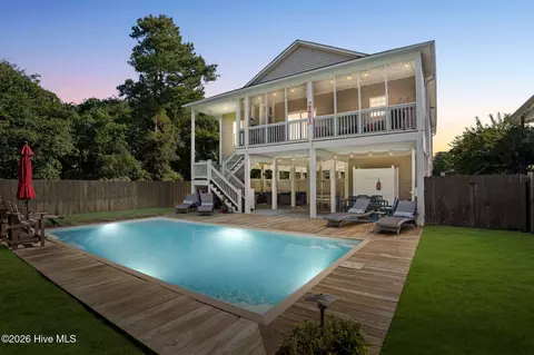 115 NW 9th St, Oak Island, NC 28465