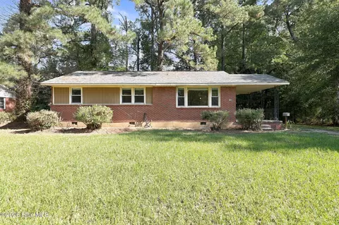 125 Kitt Dr, Jacksonville, NC 28540