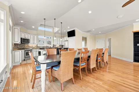 Dining - 101 Jackson Ave, Emerald Isle, NC 28594 photo 4 of 4