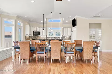 Dining - 101 Jackson Ave, Emerald Isle, NC 28594 photo 2 of 4