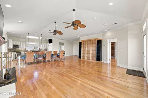 Living - 101 Jackson Ave, Emerald Isle, NC 28594 photo 2 of 3