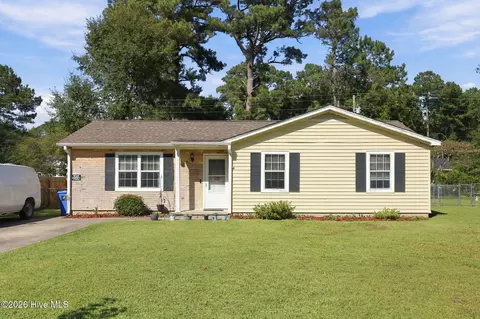 212 Kenneth Blvd, Havelock, NC 28532