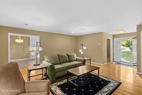 Living - 115 Waters Edge Dr, Mccormick, SC 29835 photo 3 of 4