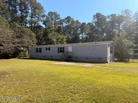 105 Hourglass Ln, Jacksonville, NC 28540