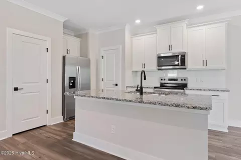 Kitchen - 146 Commons View Dr, Hampstead, NC 28443 photo 1 of 2