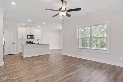 Living - 146 Commons View Dr, Hampstead, NC 28443 photo 2 of 2
