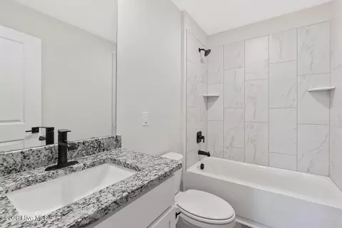 Bath - 146 Commons View Dr, Hampstead, NC 28443 photo 3 of 3