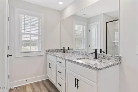 Bath - 146 Commons View Dr, Hampstead, NC 28443 photo 1 of 3