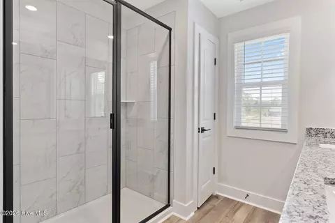 Bath - 146 Commons View Dr, Hampstead, NC 28443 photo 2 of 3