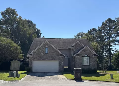 614 Player Ct, Jacksonville, NC 28540