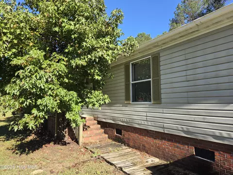 653 Harris Creek Rd, Jacksonville, NC 28540