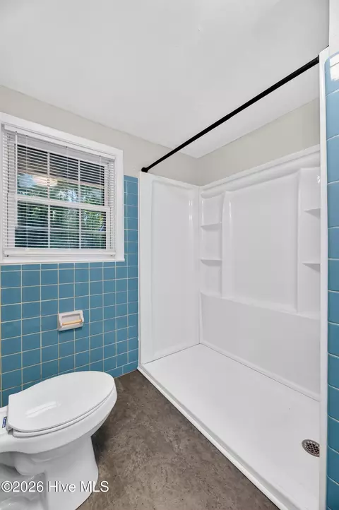 Bath - 3642 Nc-102, Ayden, NC 28513 photo 5 of 5