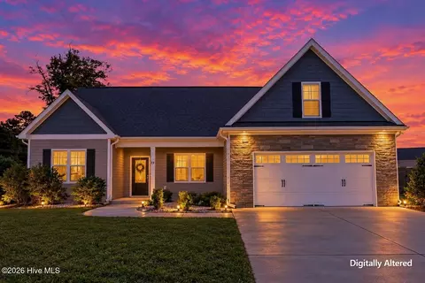 73 S Lord Wallace Ct, Rocky Point, NC 28457