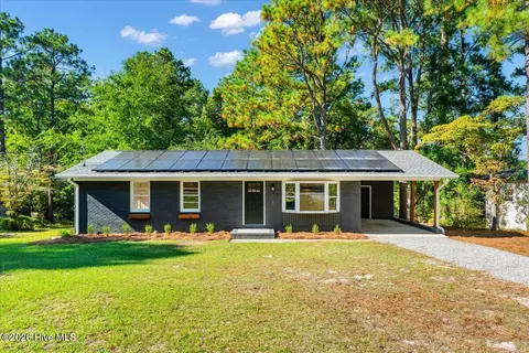 604 S Hardin St, Southern Pines, NC 28387