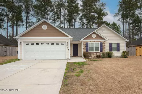 713 Savannah Dr, Jacksonville, NC 28546