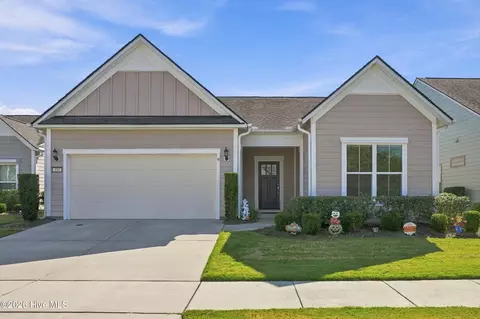 556 Lyrebird Ave, Wilmington, NC 28412