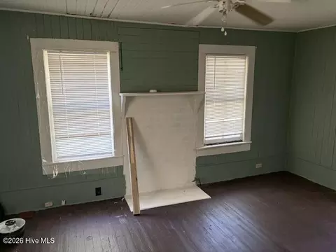 Living - 5819 Us-264, Washington, NC 27889 photo 2 of 2