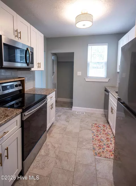 Kitchen - 1720 Oak Dr, Augusta, GA 30904 photo 2 of 3