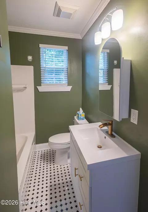 Bath - 1720 Oak Dr, Augusta, GA 30904 photo 1 of 1