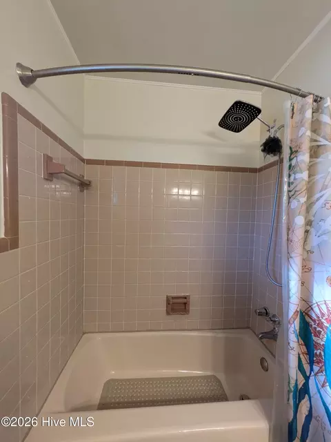 Bath - 3521 Rushing Rd, Augusta, GA 30906 photo 2 of 5