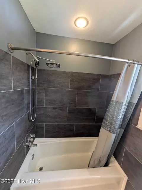 Bath - 3521 Rushing Rd, Augusta, GA 30906 photo 4 of 5