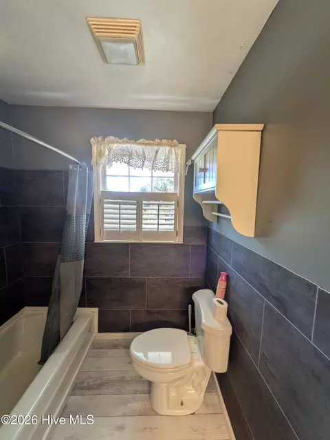 Bath - 3521 Rushing Rd, Augusta, GA 30906 photo 5 of 5