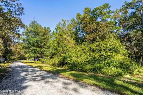 5 Riverview Dr, Burgaw, NC 28425