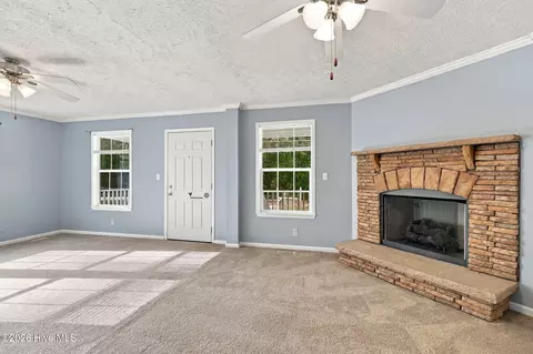 Living - 101 Modoc Trl, Edenton, NC 27932 photo 2 of 8