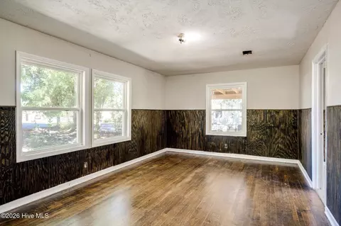 Living - 2034 Dunham Cir, Augusta, GA 30906 photo 2 of 4