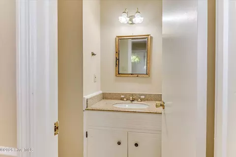Bath - 322 Lamplighter Ln, Martinez, GA 30907 photo 1 of 3