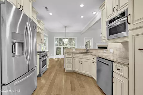 Kitchen - 115 Canvasback Pt, Hampstead, NC 28443 photo 1 of 2