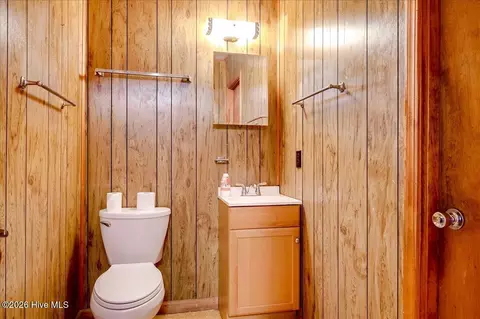 Bath - 3042 Dent St, Augusta, GA 30906 photo 3 of 3