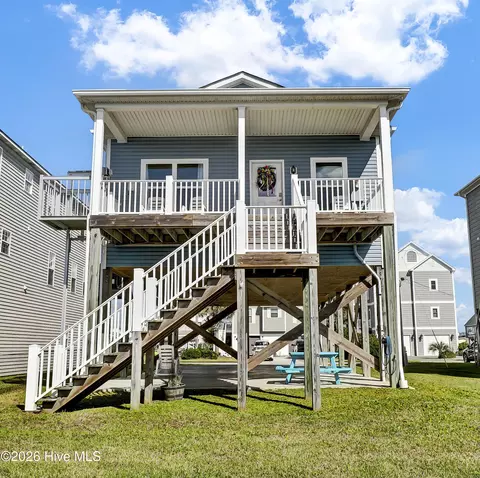 1017 1st St, Surf City, NC 28445