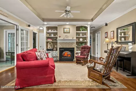 Living - 654 Ford Rd, Warne, NC 28909 photo 2 of 4