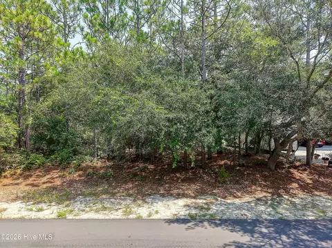 158 NW 2nd St, Oak Island, NC 28465