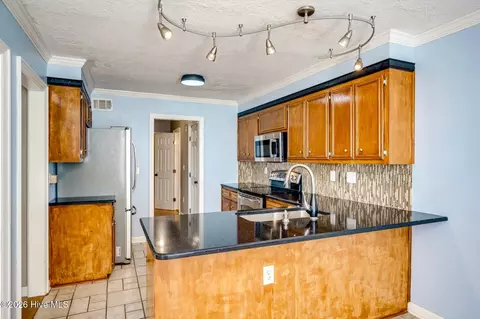 Kitchen - 595 Blue Ridge Xing, Evans, GA 30809 photo 3 of 4