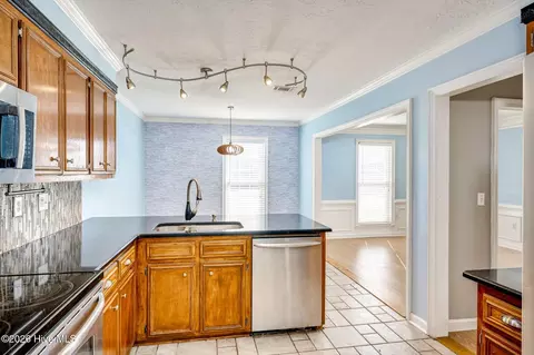 Kitchen - 595 Blue Ridge Xing, Evans, GA 30809 photo 1 of 4